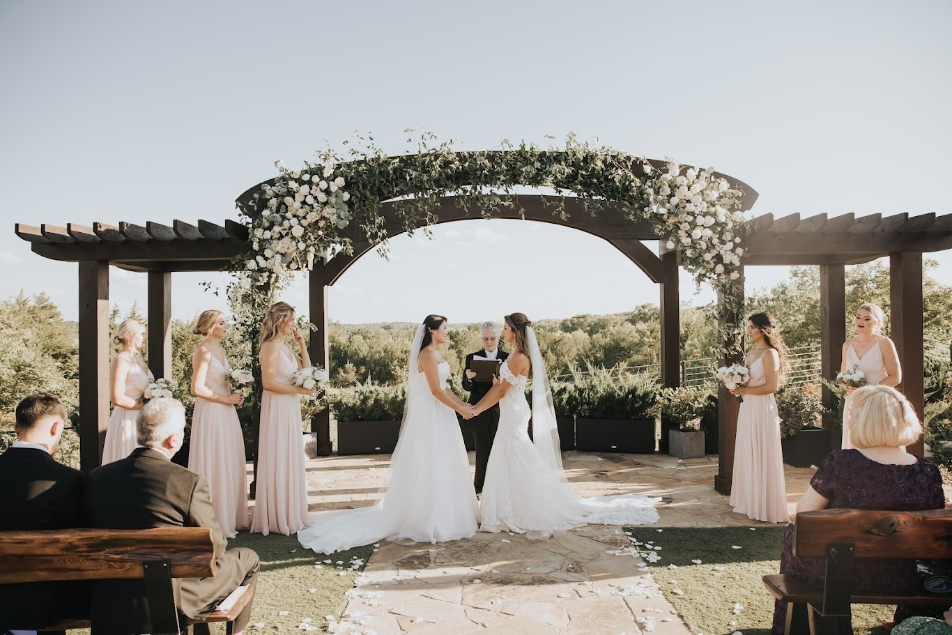 PM0559 outdoor wedding ceremony under pergola